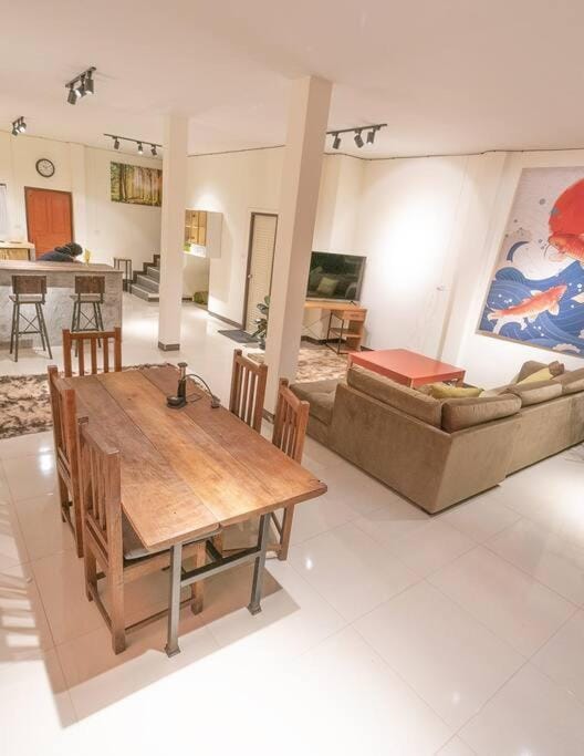 TV and multimedia, Living room, Seating area, Dining area