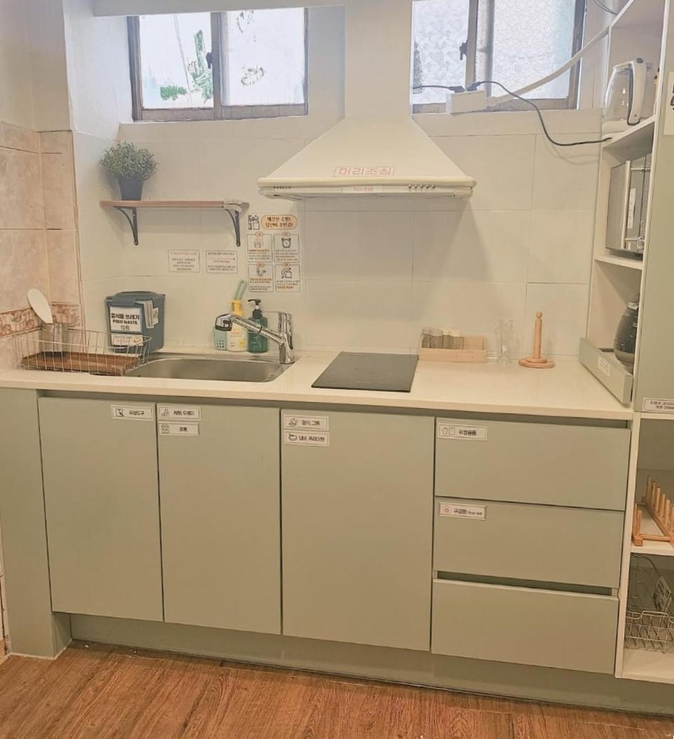 Kitchen or kitchenette