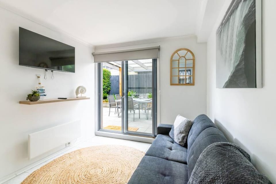 400m walk to Main Beach! Garage - BBQ - Patio House in Ocean Grove