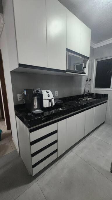 Coffee/tea facilities, Kitchen or kitchenette, dishwasher, stove, toaster