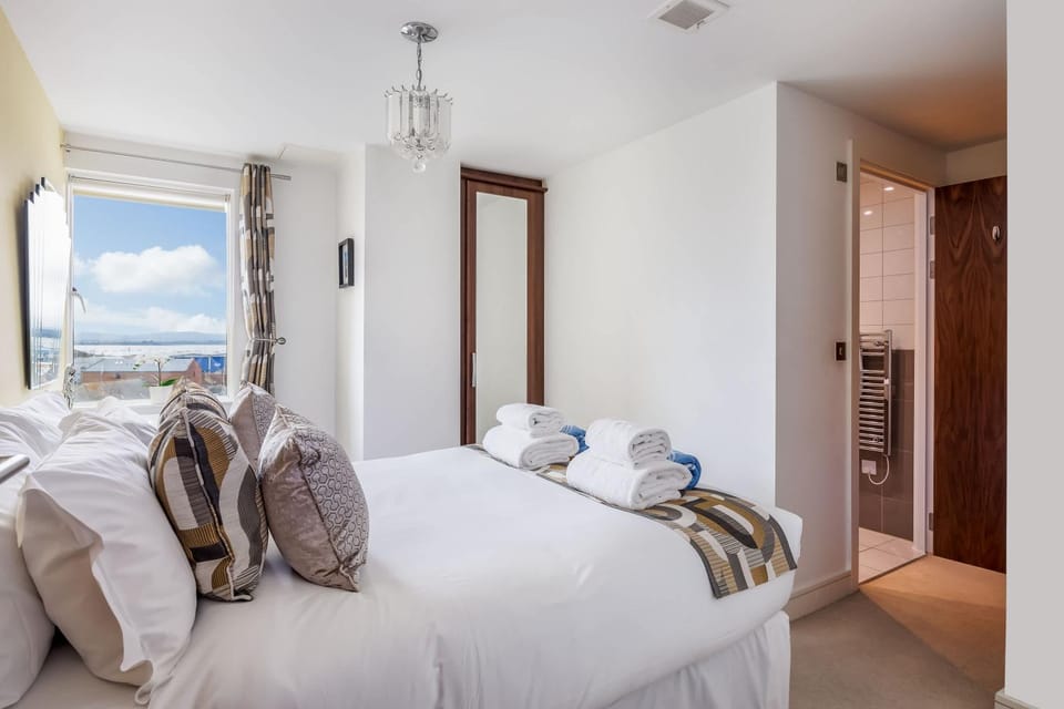 Bed, Bedroom, towels, wardrobe