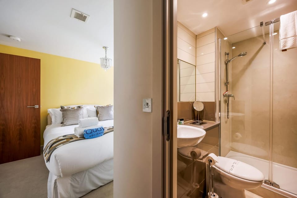Shower, Toilet, Bed, Bathroom, Bedroom, Bath, towels