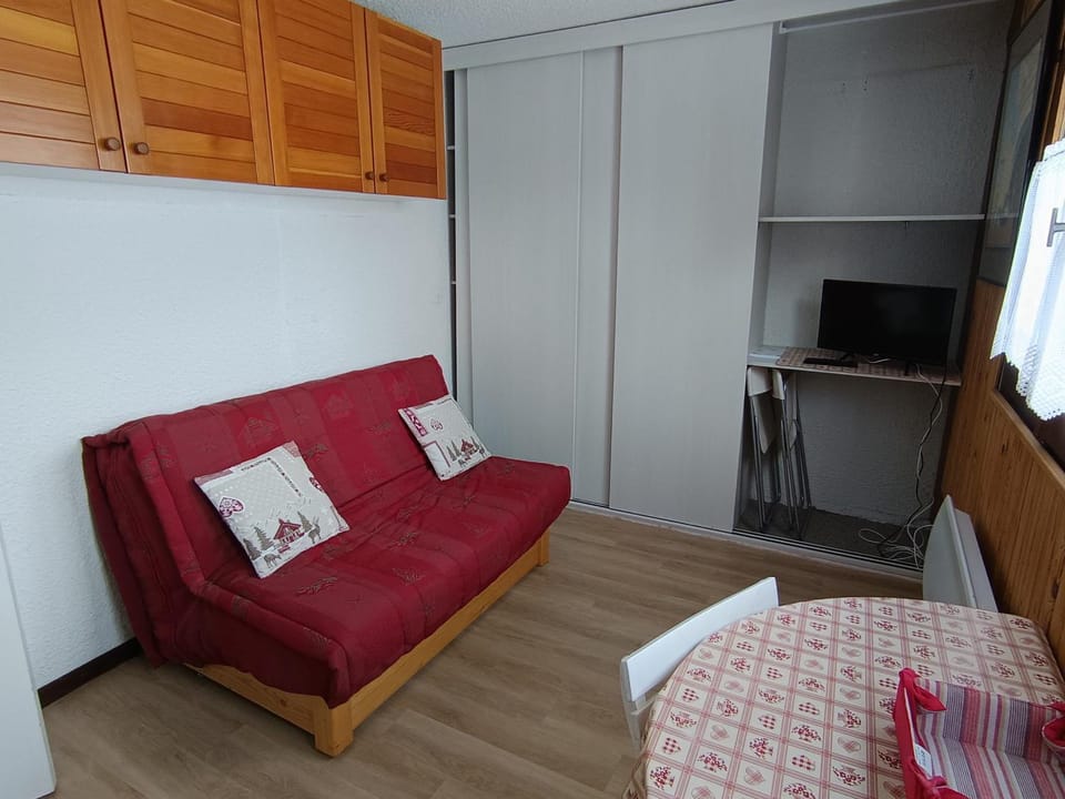 Studio abordable 2 pers, parking, animaux admis - FR-1-445-209 Apartment in Montgenèvre