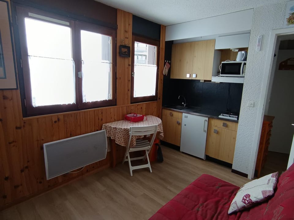 Studio abordable 2 pers, parking, animaux admis - FR-1-445-209 Apartment in Montgenèvre