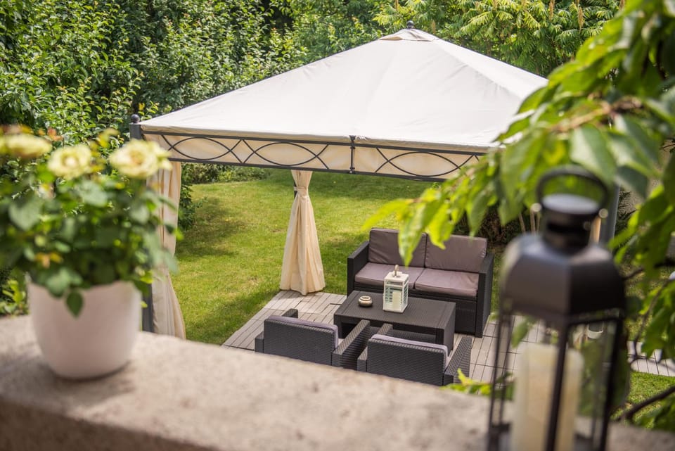 Property building, Garden, Garden view, Area and facilities
