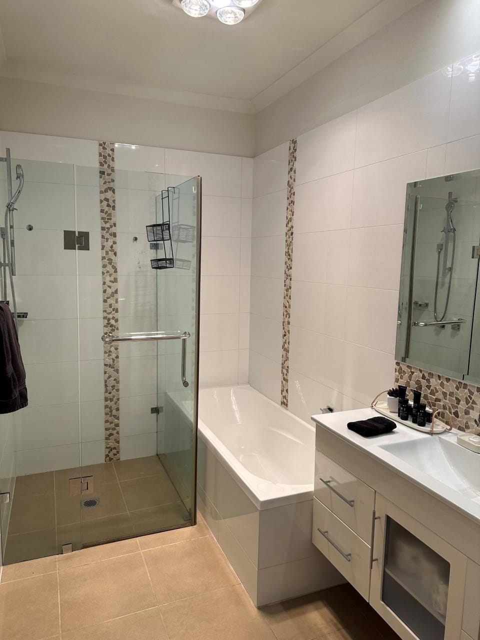 Shower, Toilet, Bath, towels