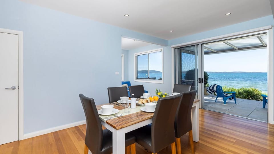 Foreshore Bliss House in New South Wales