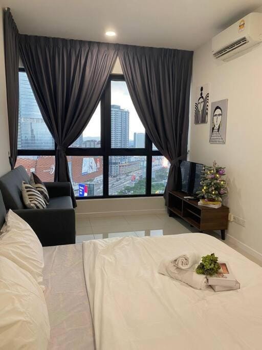Convenient & Luxury Suite with Queen Bed S-23-11A Apartment in Petaling Jaya