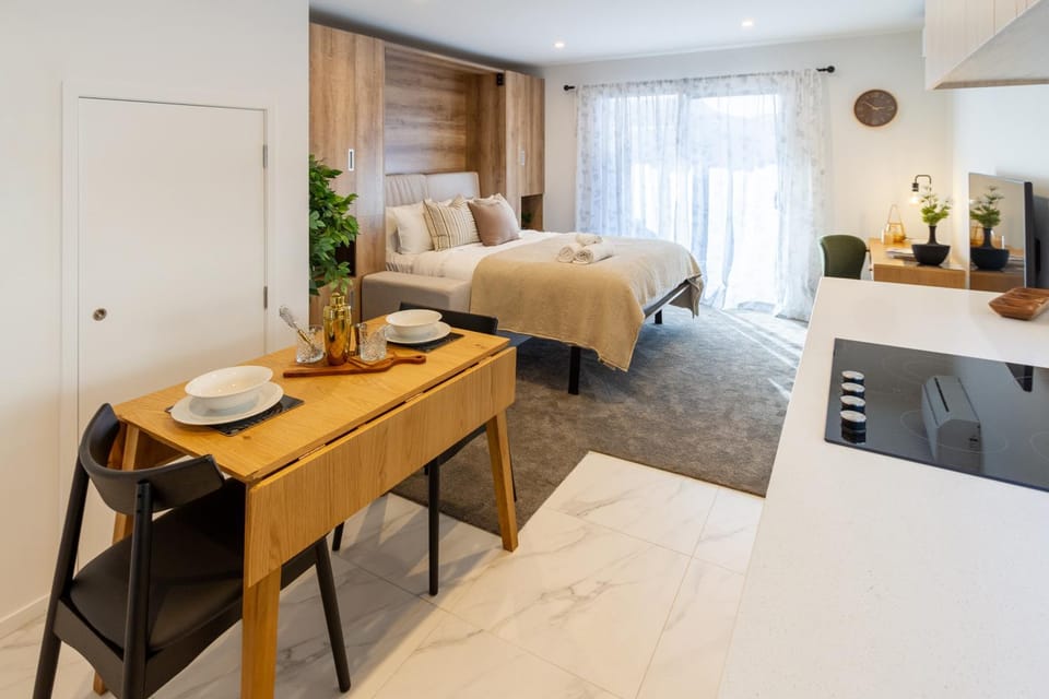 Bed, Kitchen or kitchenette, Living room, Photo of the whole room, Dining area, Bedroom