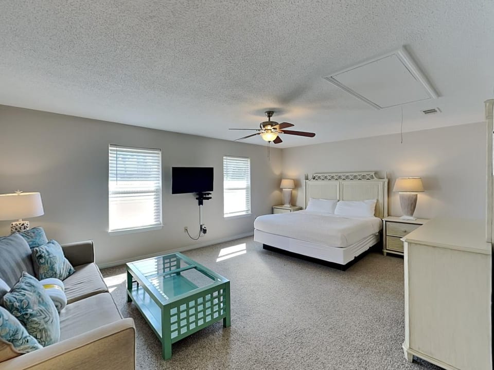 Bed, TV and multimedia, Seating area, Bedroom, furniture, air conditioner