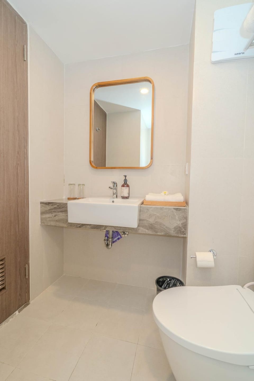 Bathroom, towels