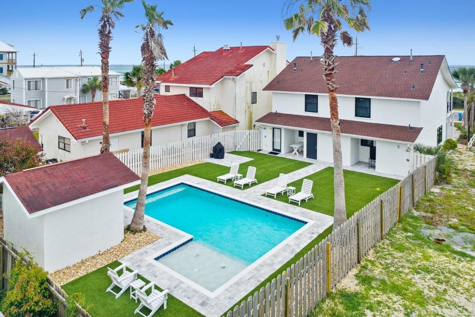 Property building, Bird's eye view, Garden, Swimming pool