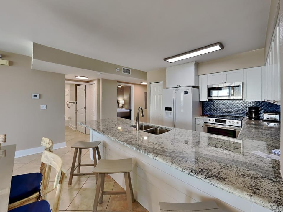 Kitchen or kitchenette, Seating area, Dining area, microwave, oven, stove, kitchen, air conditioner