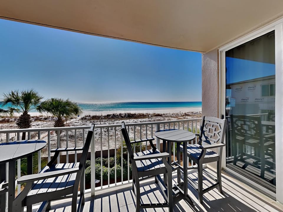 Balcony/Terrace, Seating area, Beach, Sea view