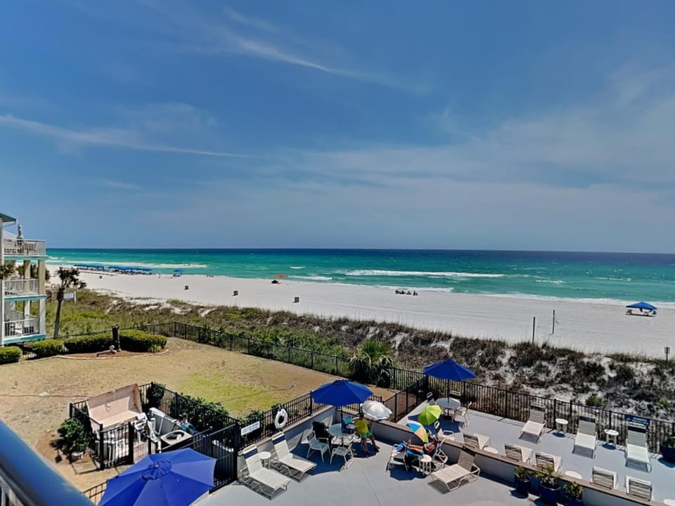 View (from property/room), Balcony/Terrace, Beach, Sea view, Swimming pool