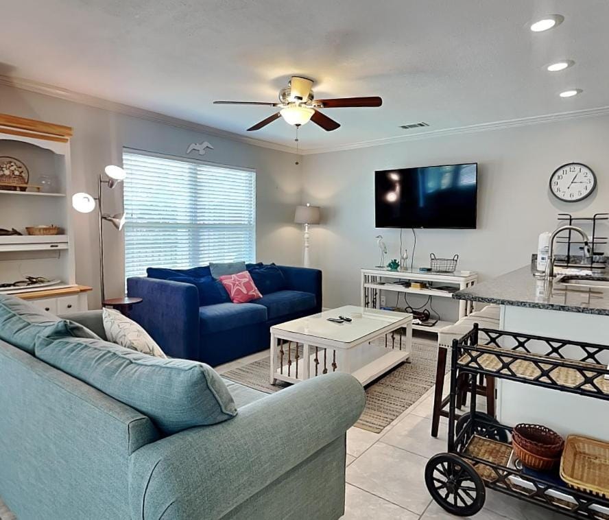 TV and multimedia, Living room, Seating area, Dining area, furniture