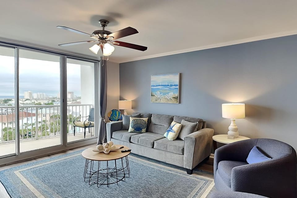View (from property/room), Balcony/Terrace, Living room, Seating area, furniture