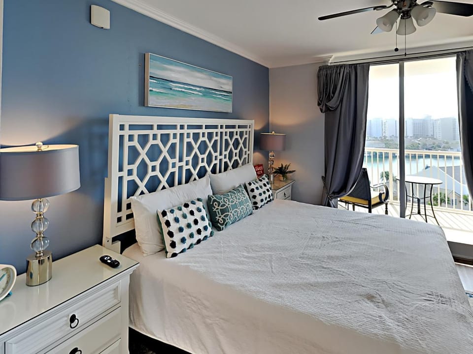 Bed, Balcony/Terrace, Bedroom, City view, Sea view, furniture