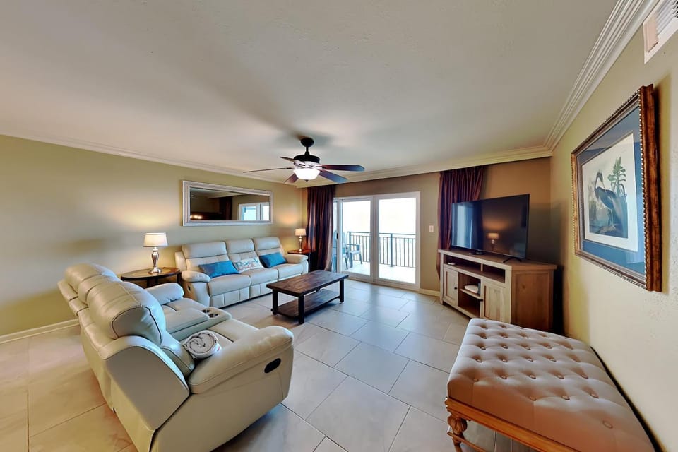 TV and multimedia, Balcony/Terrace, Living room, Seating area, furniture