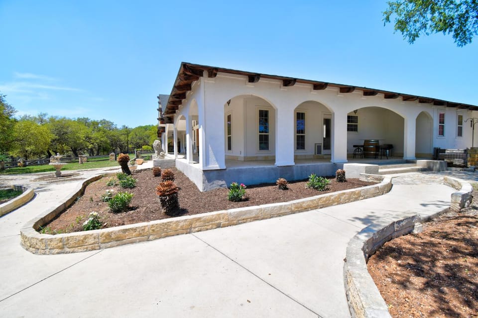 Casa Blanca in Texas Hill Country House in Rio Grande