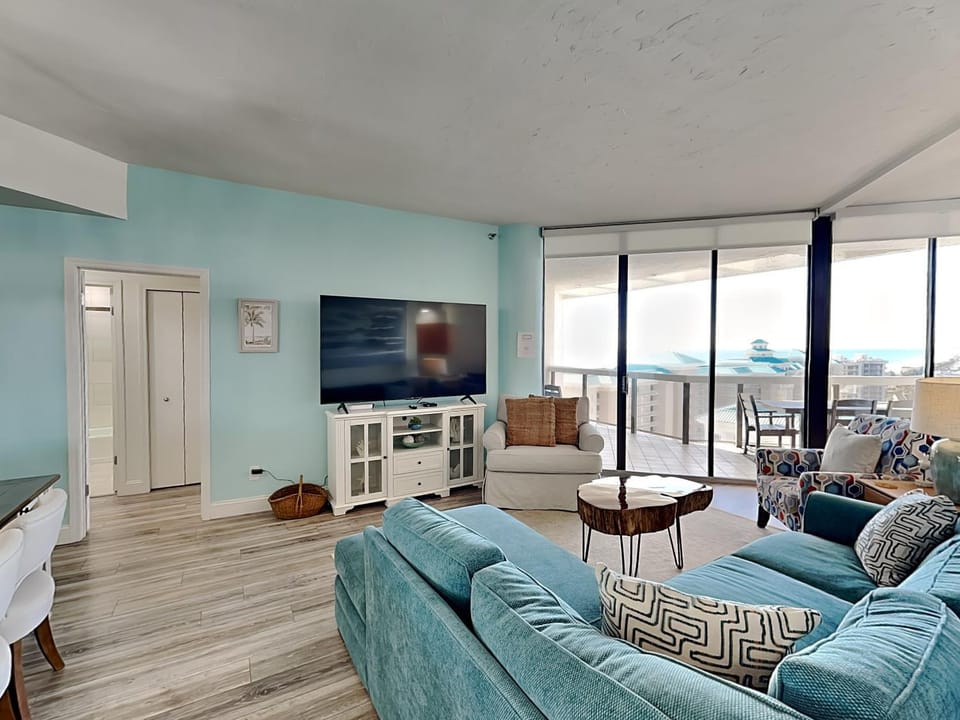 TV and multimedia, Balcony/Terrace, Living room, Seating area, Sea view, furniture