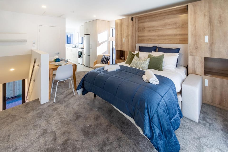 Bed, Kitchen or kitchenette, Living room, Photo of the whole room, Seating area, Bedroom, towels