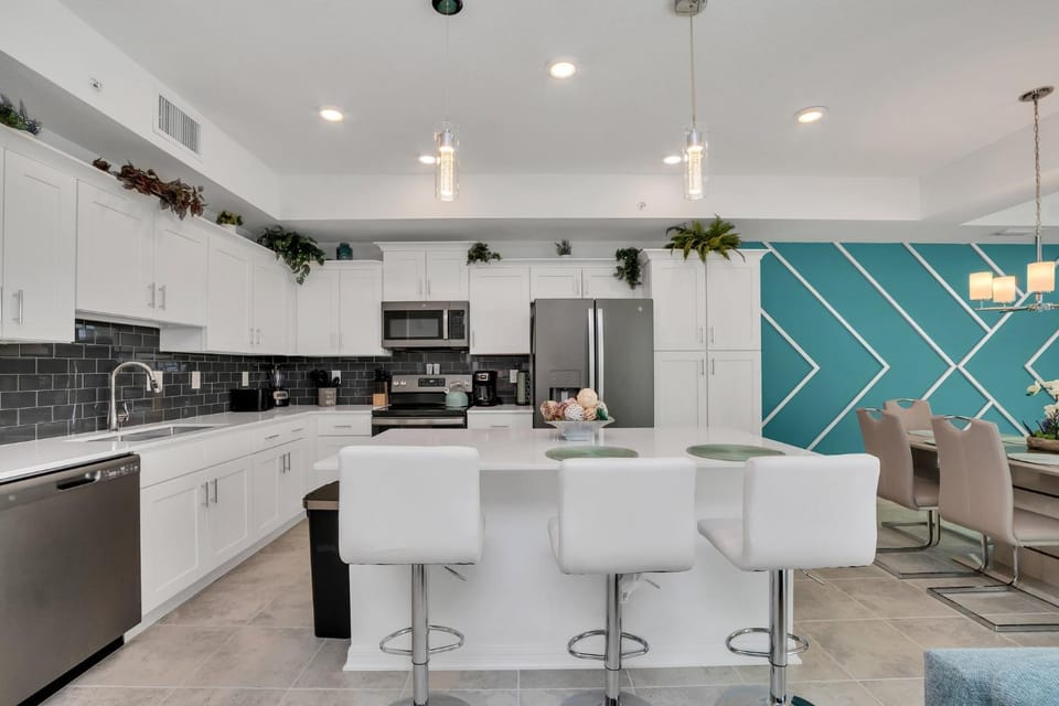 Stylish 2-Bed Condo With Resort Amenities/Patio House in Kissimmee