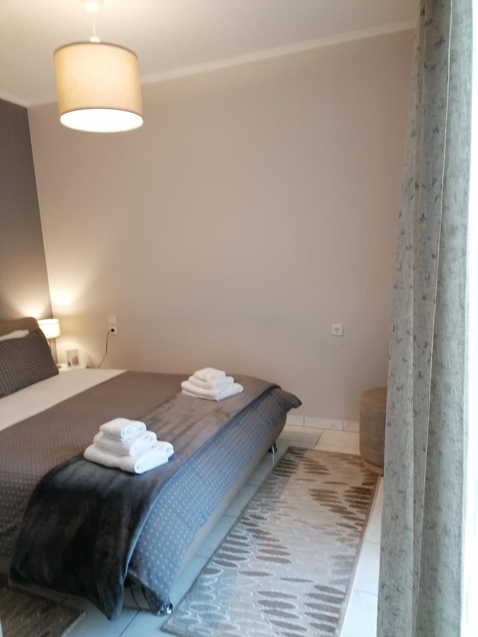 Bed, Photo of the whole room, Bedroom, towels