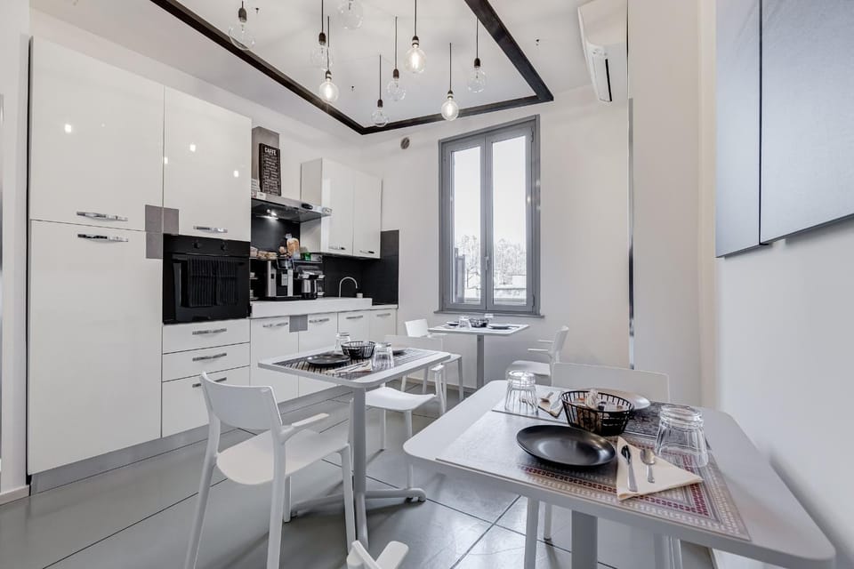 Communal lounge/ TV room, Coffee/tea facilities, Kitchen or kitchenette, Food and drinks, Dining area, Food, minibar, pet friendly, toaster, Internal: Not applicable to any particular room