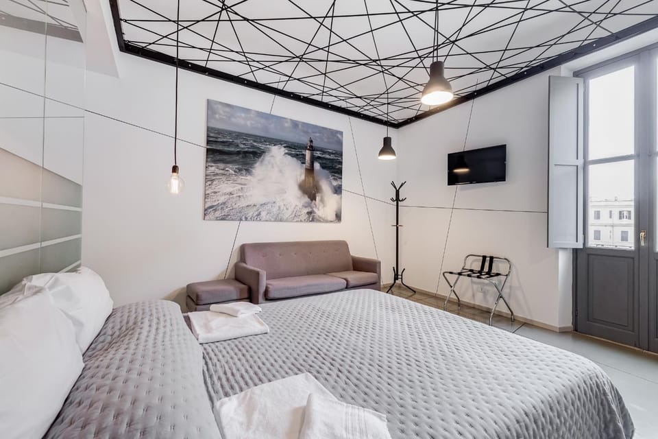 Bed, TV and multimedia, Photo of the whole room, Bedroom, towels