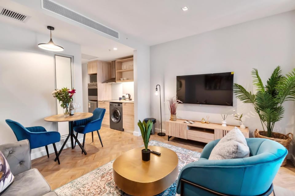 Foreshore Luxe Studio with Table Mountain View Apartment in Cape Town