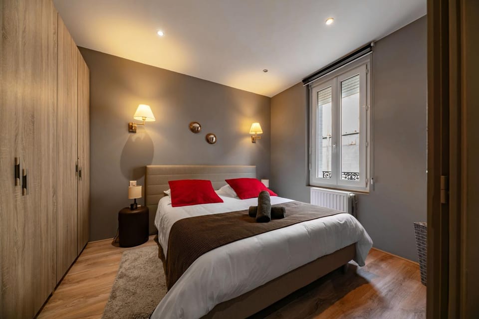 Bed, Photo of the whole room, Bedroom, wardrobe
