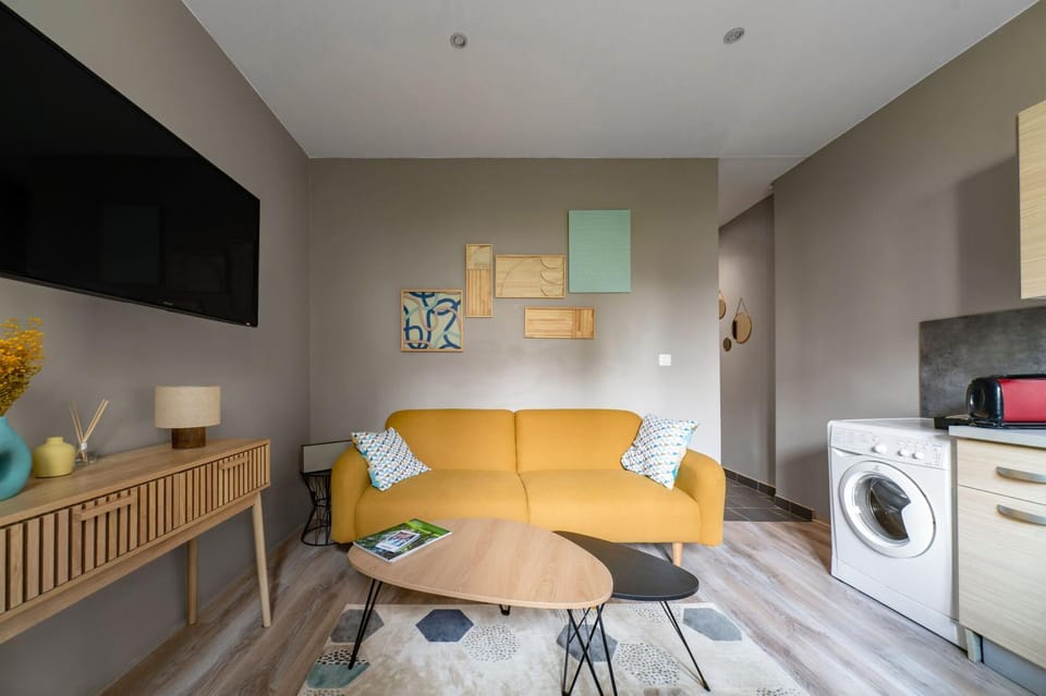 TV and multimedia, Kitchen or kitchenette, Living room