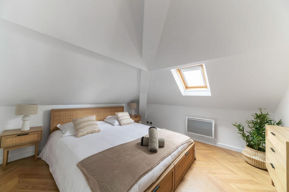 Bed, Photo of the whole room, Bedroom