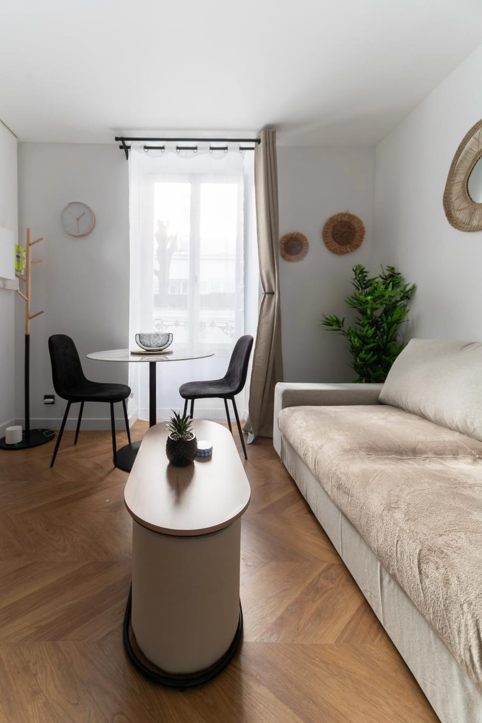 Living room, Dining area