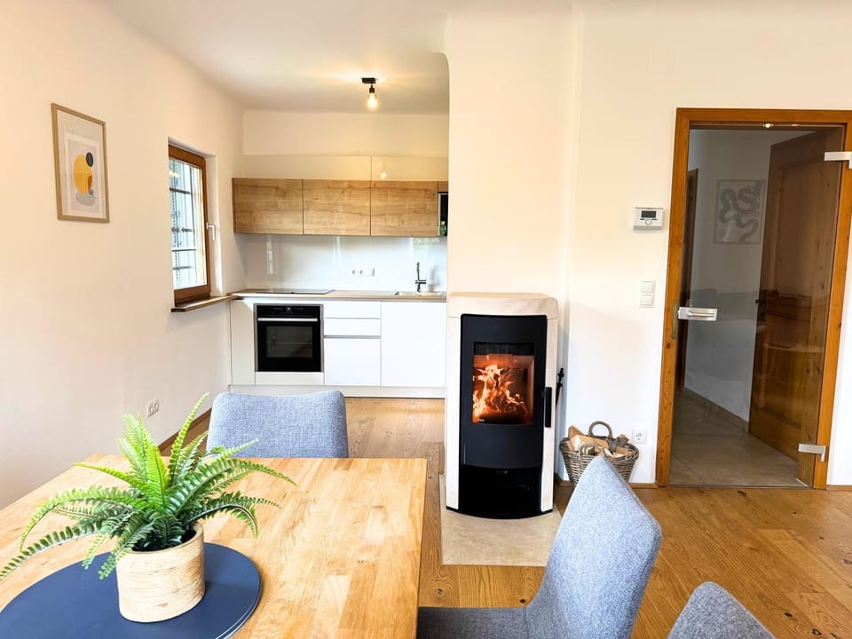 Kitchen or kitchenette, Living room, Dining area, fireplace, kitchen