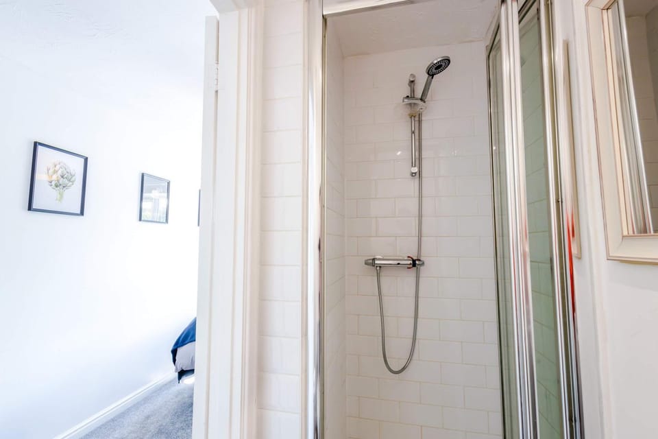 Central 3BR House - free parking - fast WI-FI- smart tv House in Bristol