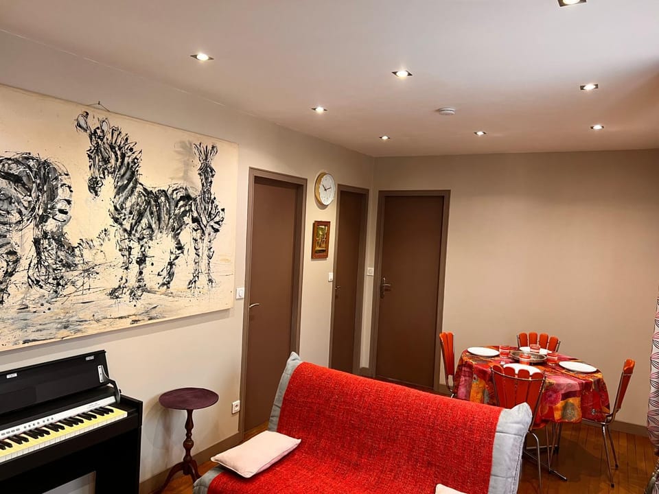 Appartement cosy Apartment in Saint-Denis, France