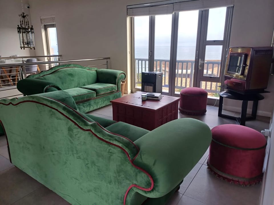 Communal lounge/ TV room, TV and multimedia, Living room, Seating area, Evening entertainment