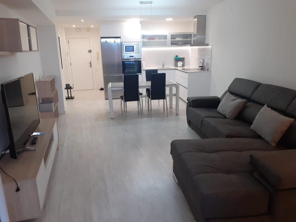 TV and multimedia, Kitchen or kitchenette, Living room, Seating area, Dining area