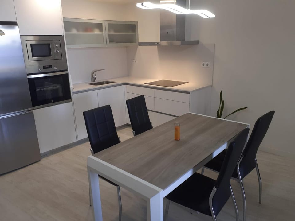 Kitchen or kitchenette, Dining area, dishwasher, oven, stove