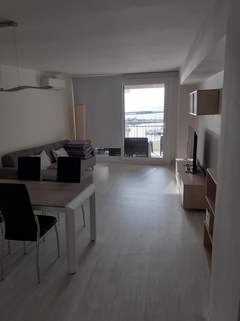TV and multimedia, Seating area, Dining area