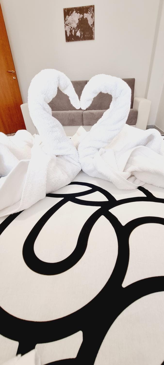 Bedroom, towels