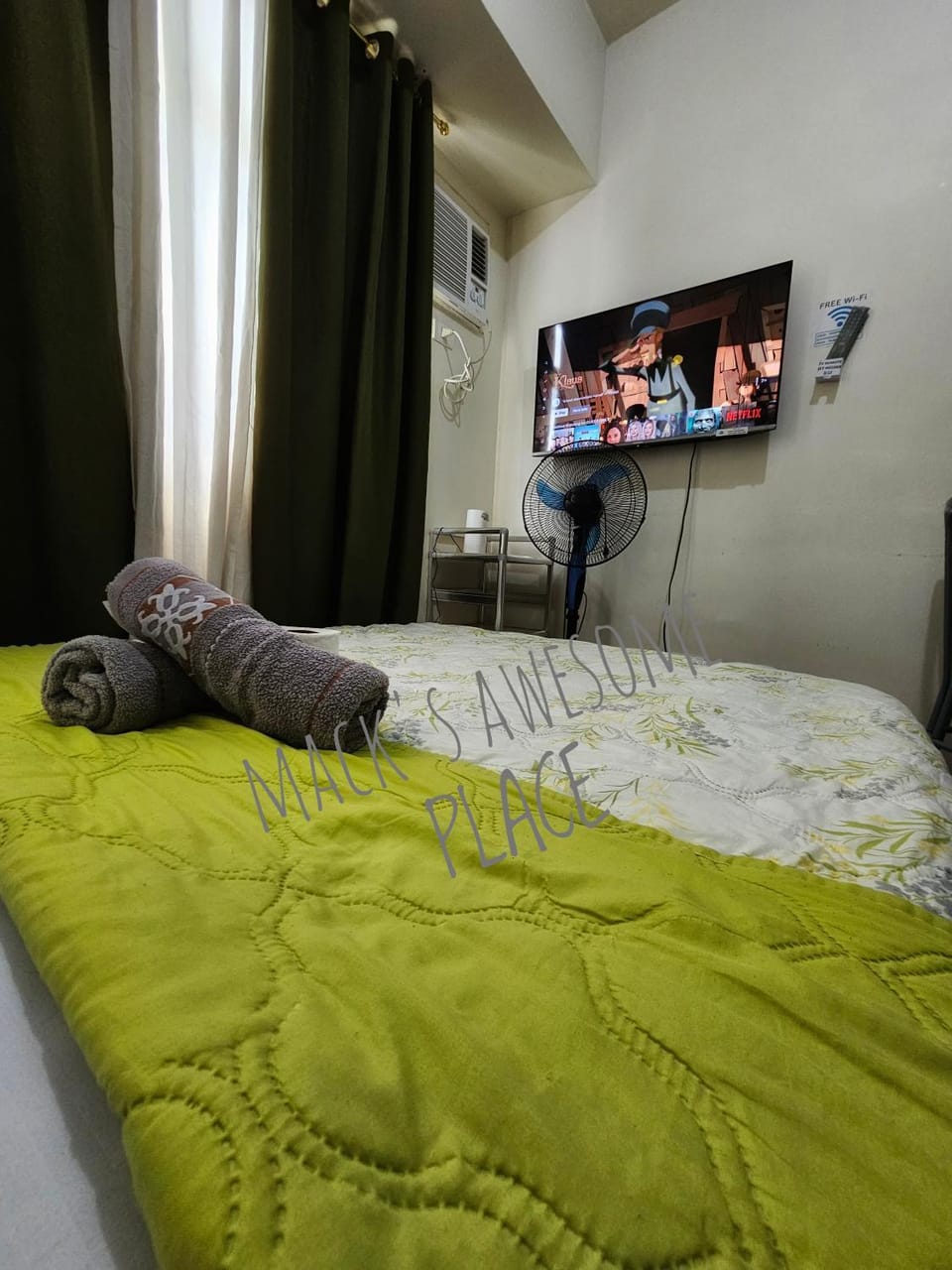 Macks Awesome 12 Place Fast Wifi Netflix Hostel in Mandaluyong
