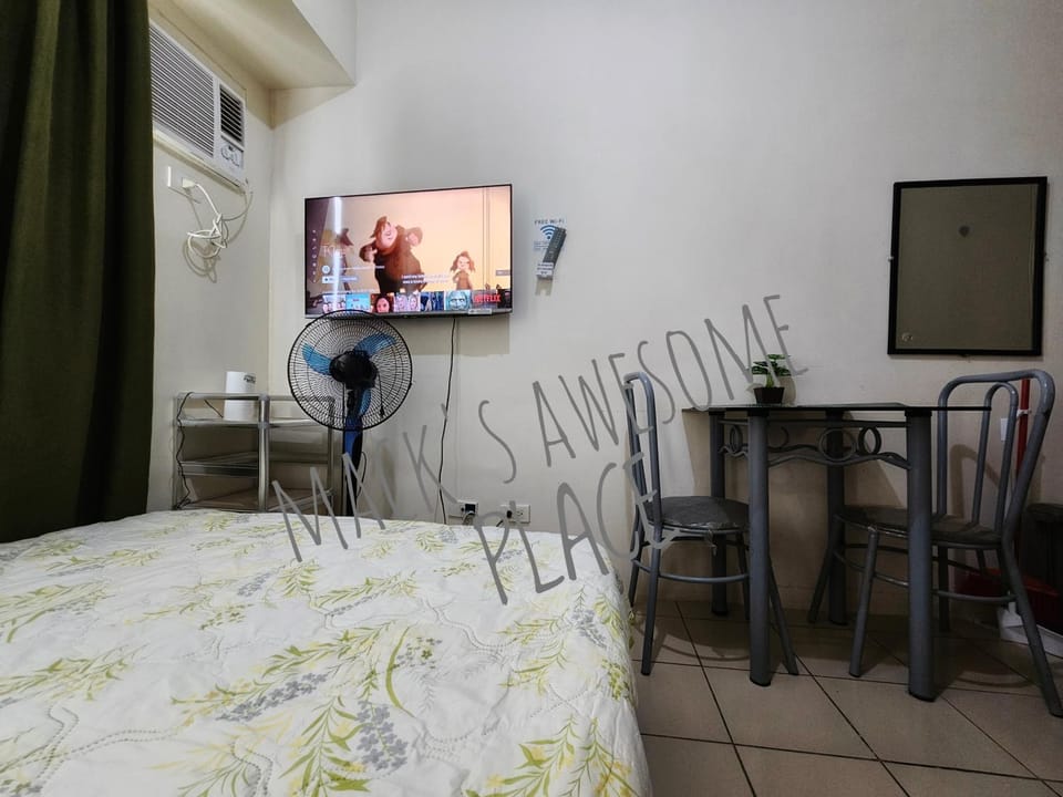 Macks Awesome 12 Place Fast Wifi Netflix Hostel in Mandaluyong
