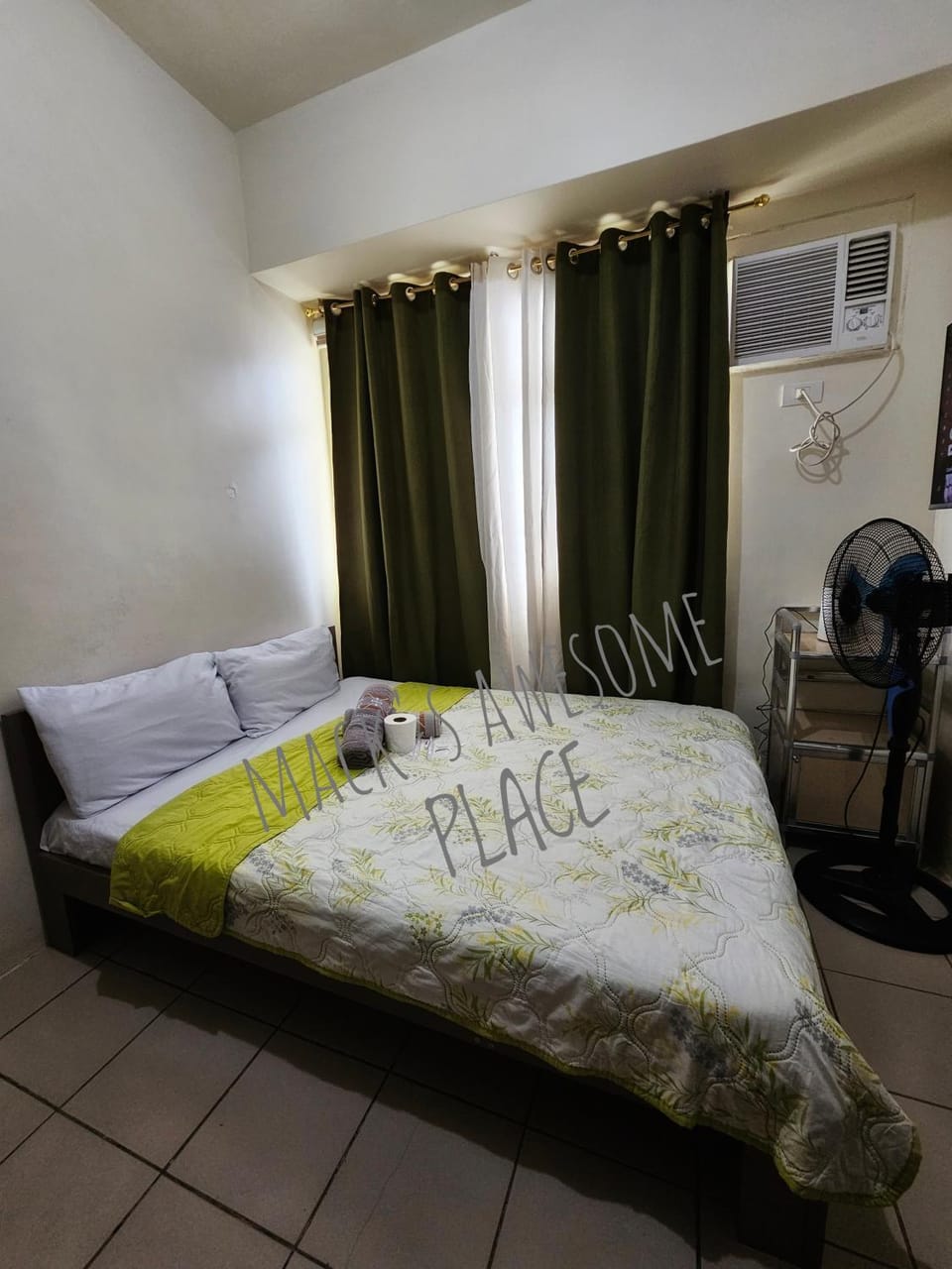 Macks Awesome 12 Place Fast Wifi Netflix Hostel in Mandaluyong