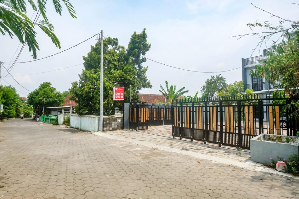 Facade/entrance