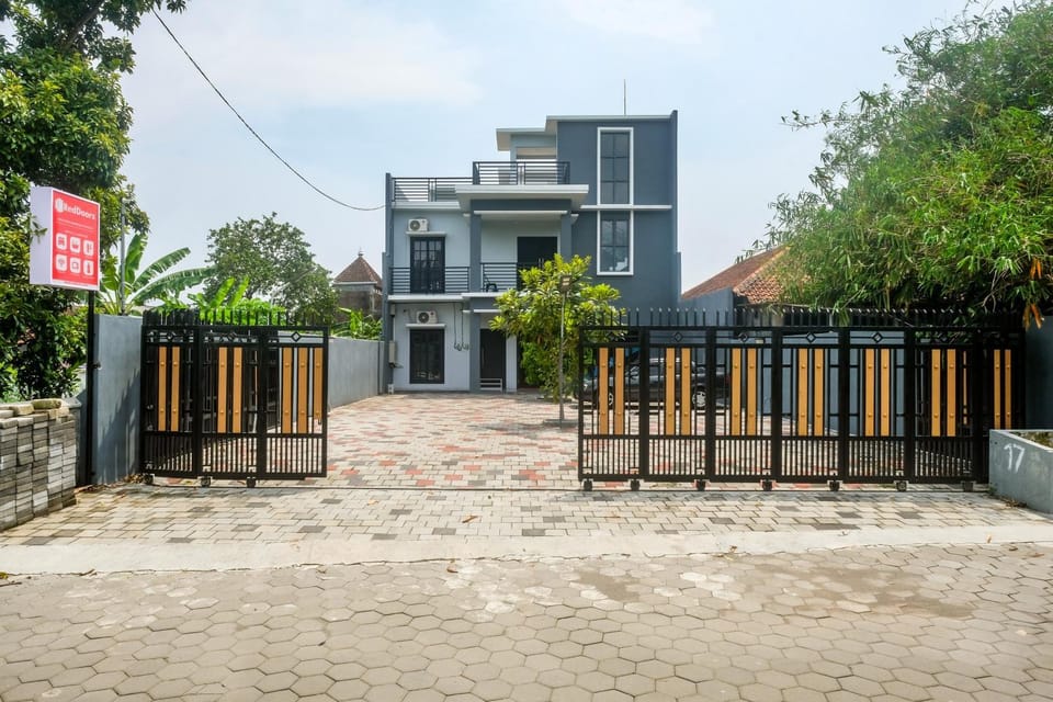 Facade/entrance
