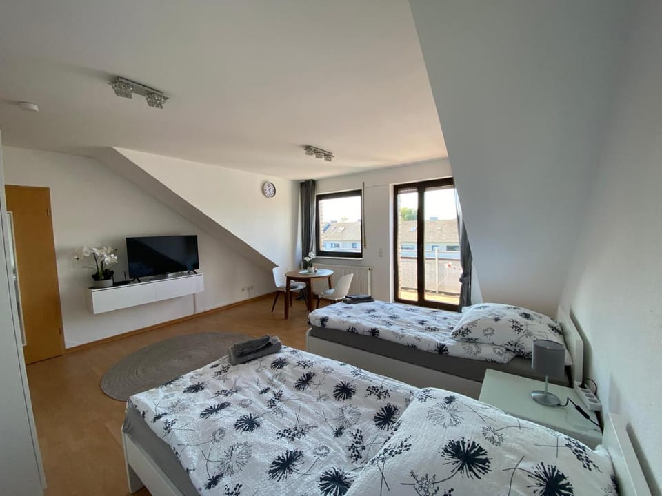 Bed, TV and multimedia, Living room, Photo of the whole room, Bedroom