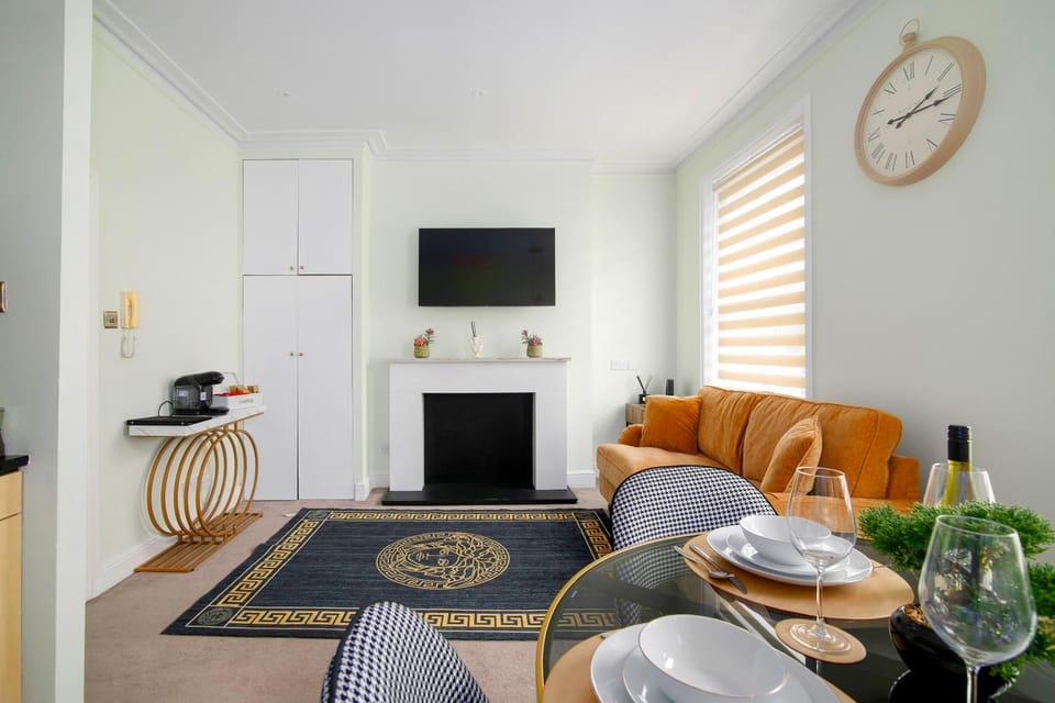 1 bed flat minutes from Holland Park station! Apartment in City of Westminster